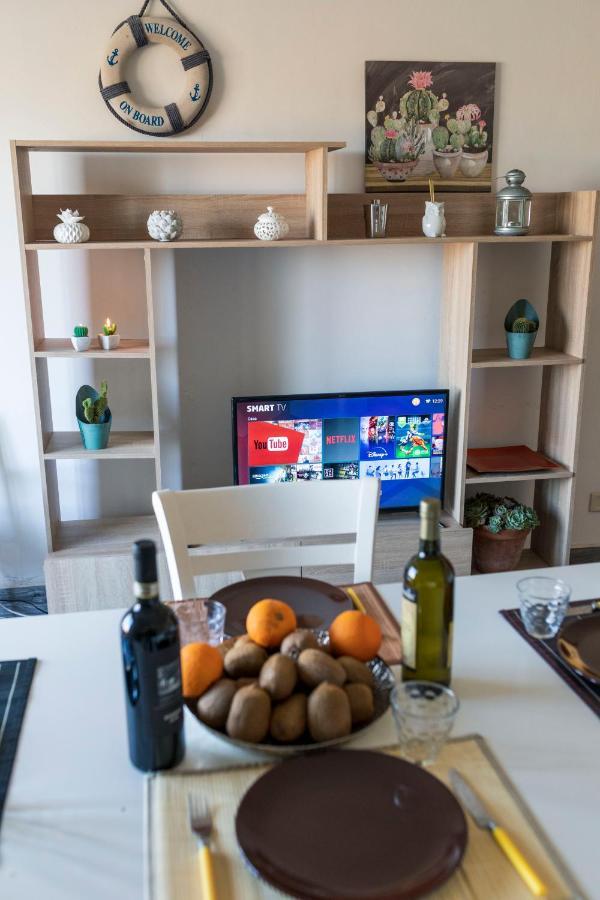 Incantevole Attico 1Minuto Dal Mare Wifi Netflix Terracina Exterior photo