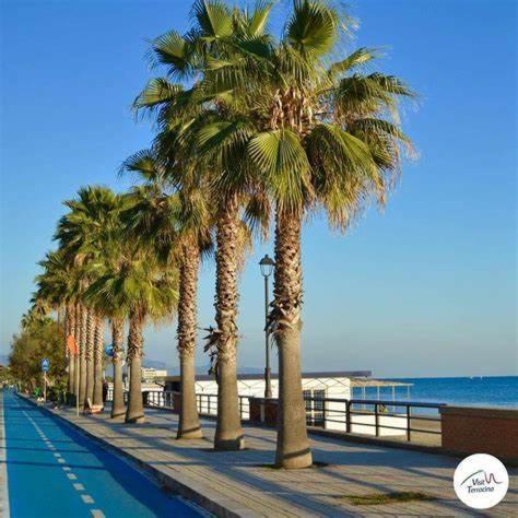 Incantevole Attico 1Minuto Dal Mare Wifi Netflix Terracina Exterior photo